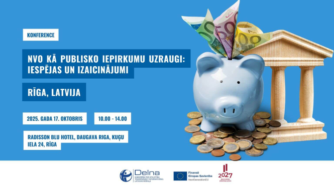 Konferences afiša ar gaiši zilu fonu. Teksts: 'Konference. NVO kā publisko iepirkumu uzraugi: iespējas un izaicinājumi. Rīga, Latvija. 2025. gada 17. oktobris, 10.00–14.00. Radisson Blu Hotel, Daugava Rīga, Kuģu iela 24, Rīga.' Attēlā redzama zilas krāsas krājkase ar eiro banknotēm un monētām, blakus koka kolonnām. Apakšā – organizatoru un finansētāju logotipi: Delna, Eiropas Savienība, Nacionālais attīstības plāns 2027.