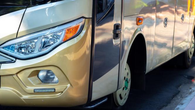 Attēlā attēlots sabiedriskais autobuss