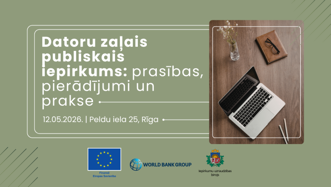 Pasākuma plakāts ar zaļganu fonu. Teksts: 'Datoru zāles publiskais iepirkums: prasības, pierādījumi un prakse'. Norādīts datums 12.05.2026. un vieta Peldu iela 25, Rīga. Labajā pusē redzams darba galds ar portatīvo datoru, piezīmju kladi, brillēm un vāzi ar ziediem. Apakšā Eiropas Savienības, Pasaules Bankas grupas un Iepirkumu uzraudzības biroja logotipi.