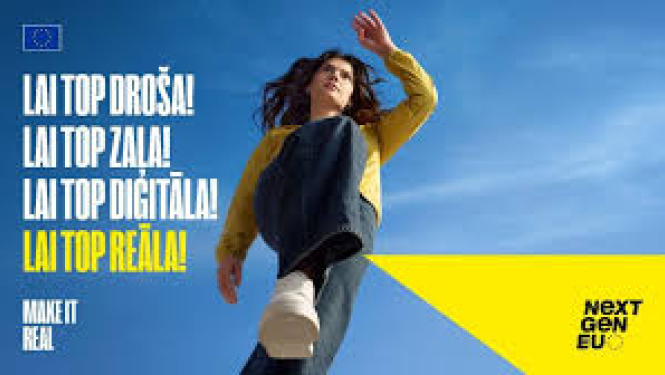 Meitene ar paceltu kāju, kadrs no apakakšas