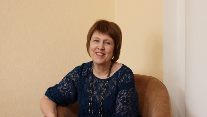 Bijusī Iepirkumu uzraudzības biroja vadītāja Dace Gaile, sēž uz kubkrēsla. 