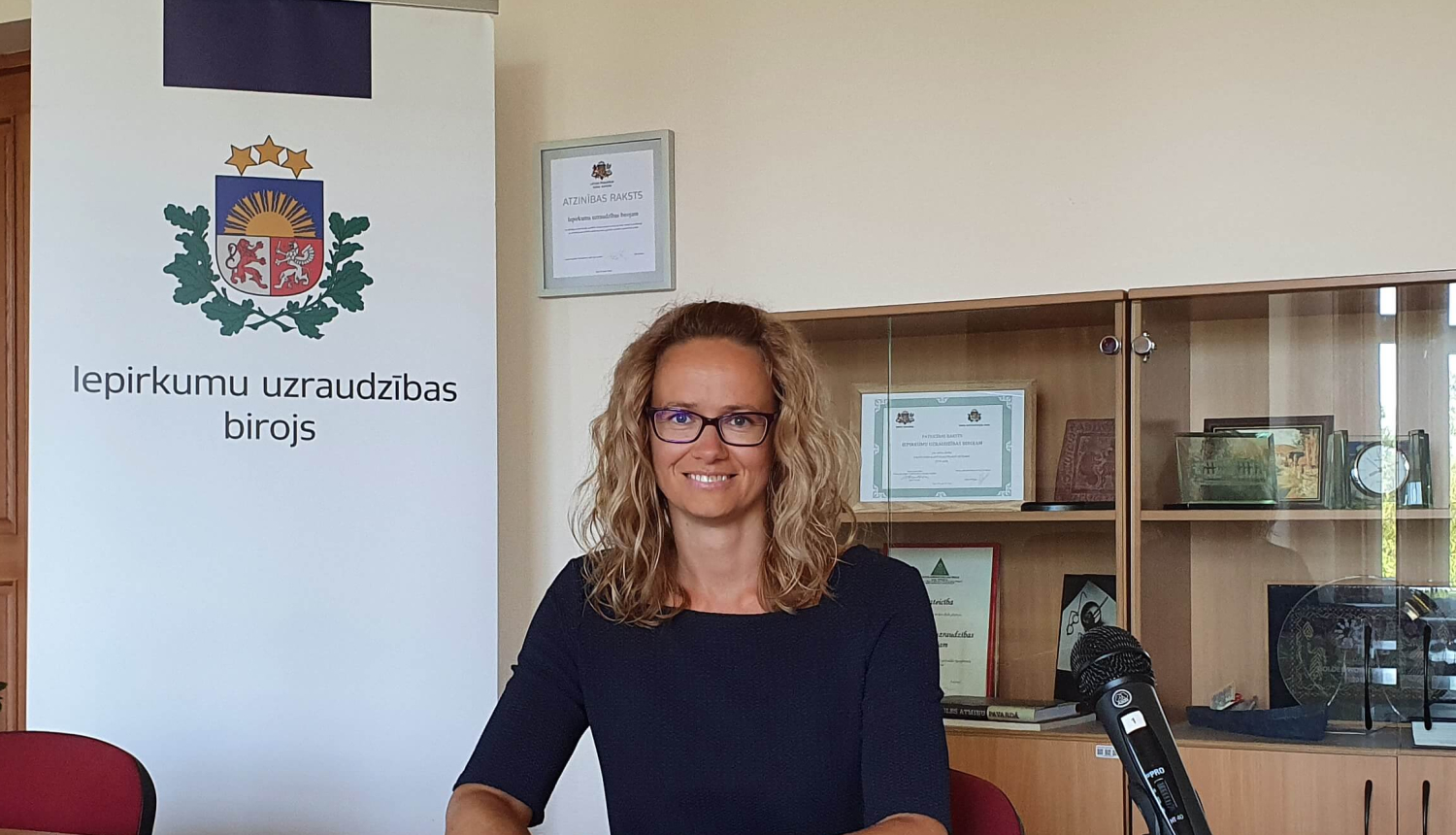 Attēlā attēlota Iepirkumu uzraudzības biroja Informācijas departamenta direktore Evija Mozga.