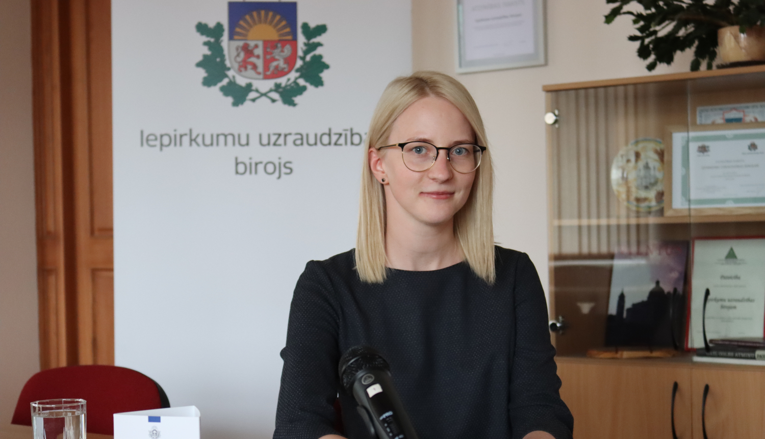 Iepirkumu uzraudzības biroja kontaktpersona trauksmes celšanas jomā– Ieva Mortukāne.  